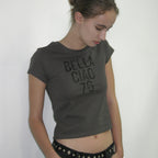 PARTIMENTO WOMEN CIAO BELLA 76 PRINTED SHORT SLEEVE TEE_CHARCOAL