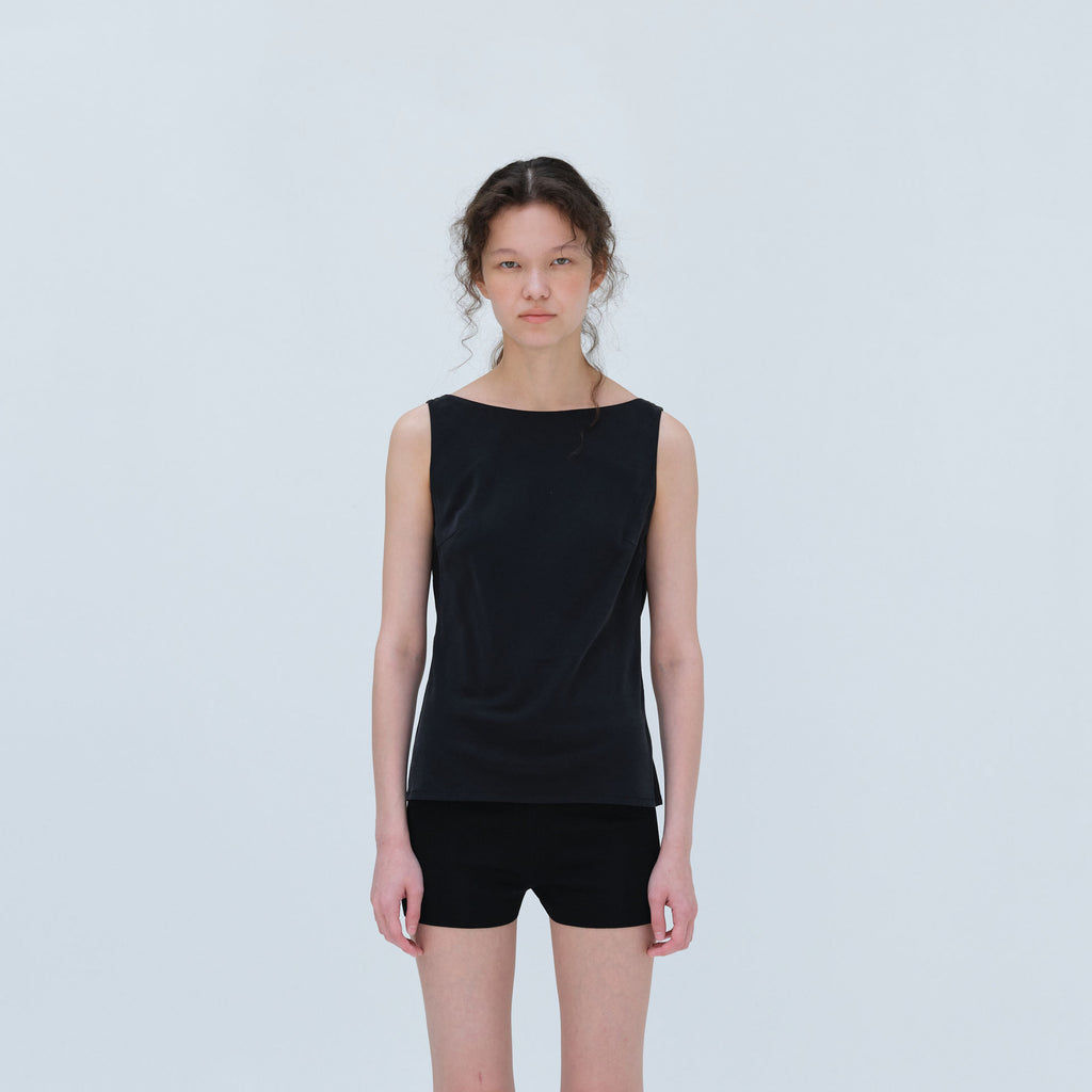 REPOS BACK DRAPE SLEEVELESS BLOUSE (BLACK)