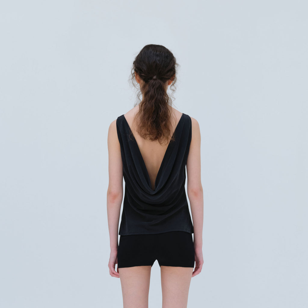 REPOS BACK DRAPE SLEEVELESS BLOUSE (BLACK)