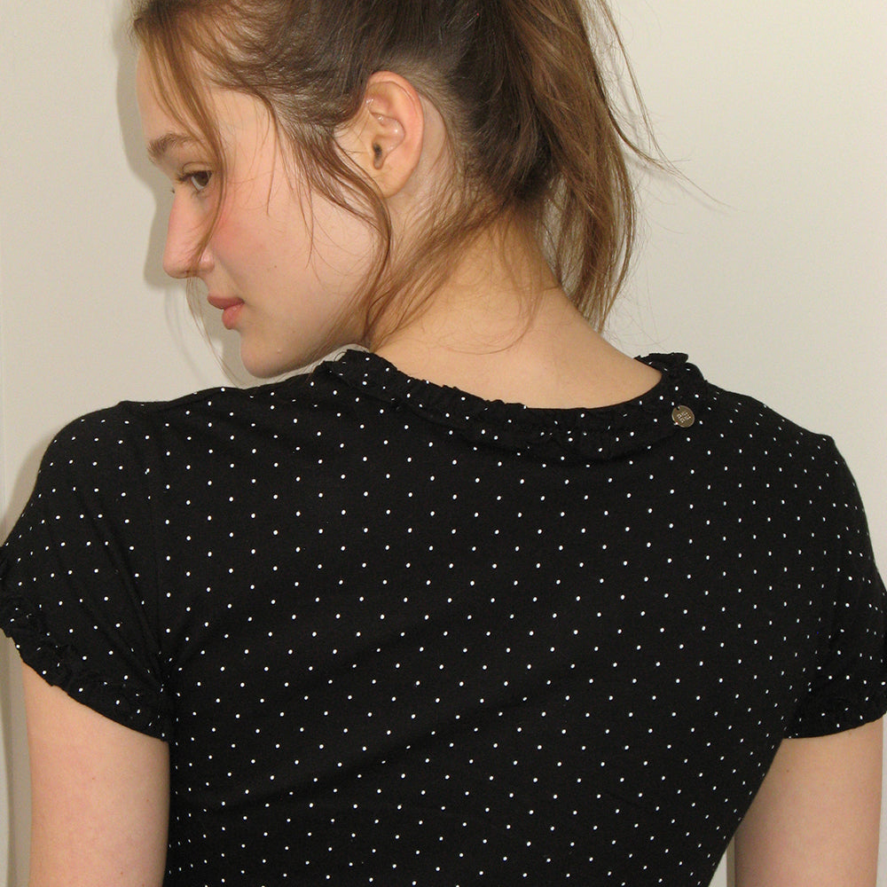 RONRON NECK RUFFLE SHORT SLEEVE T SHIRT BLACK DOT