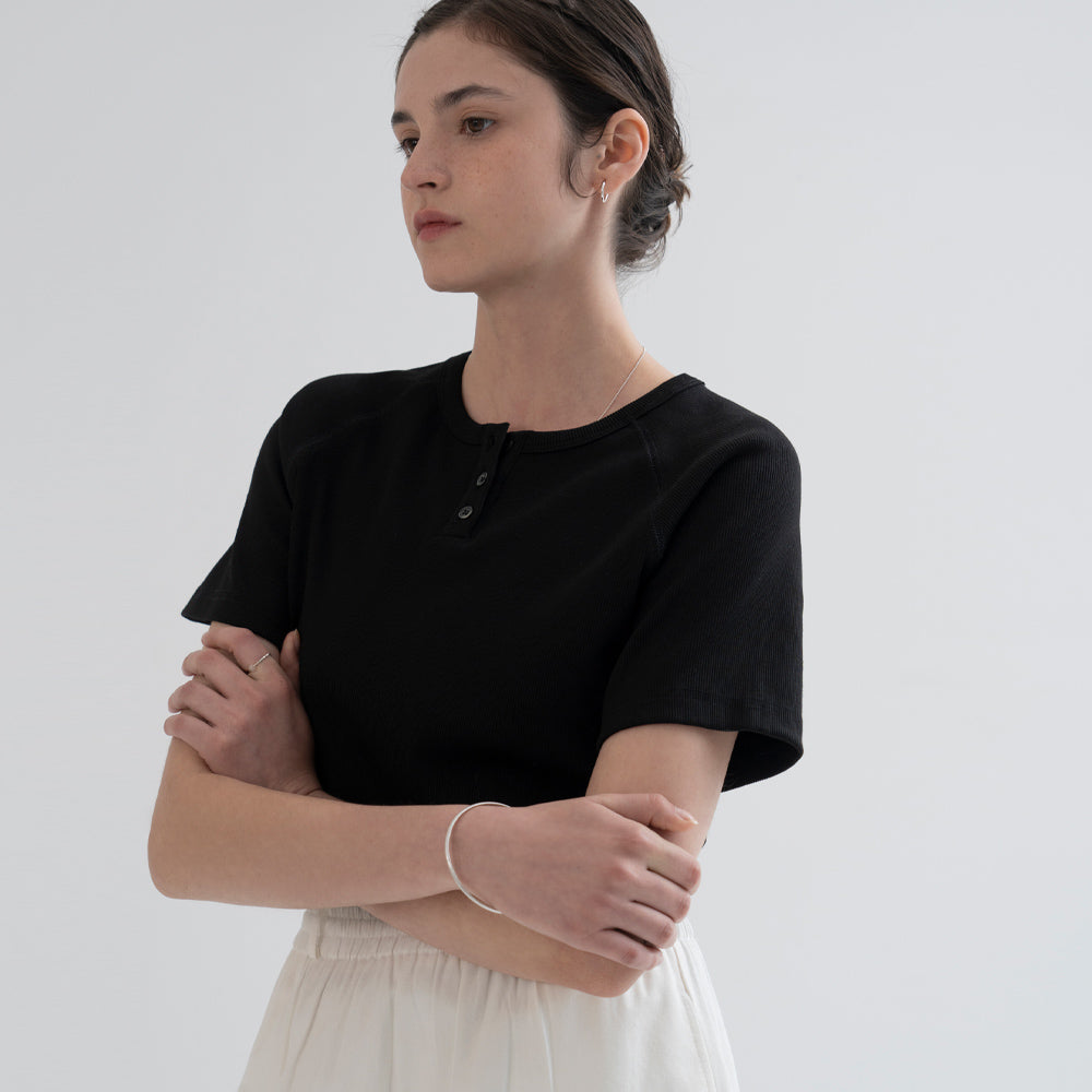 THE MITTEN [6th] Button half t-shirt (black)