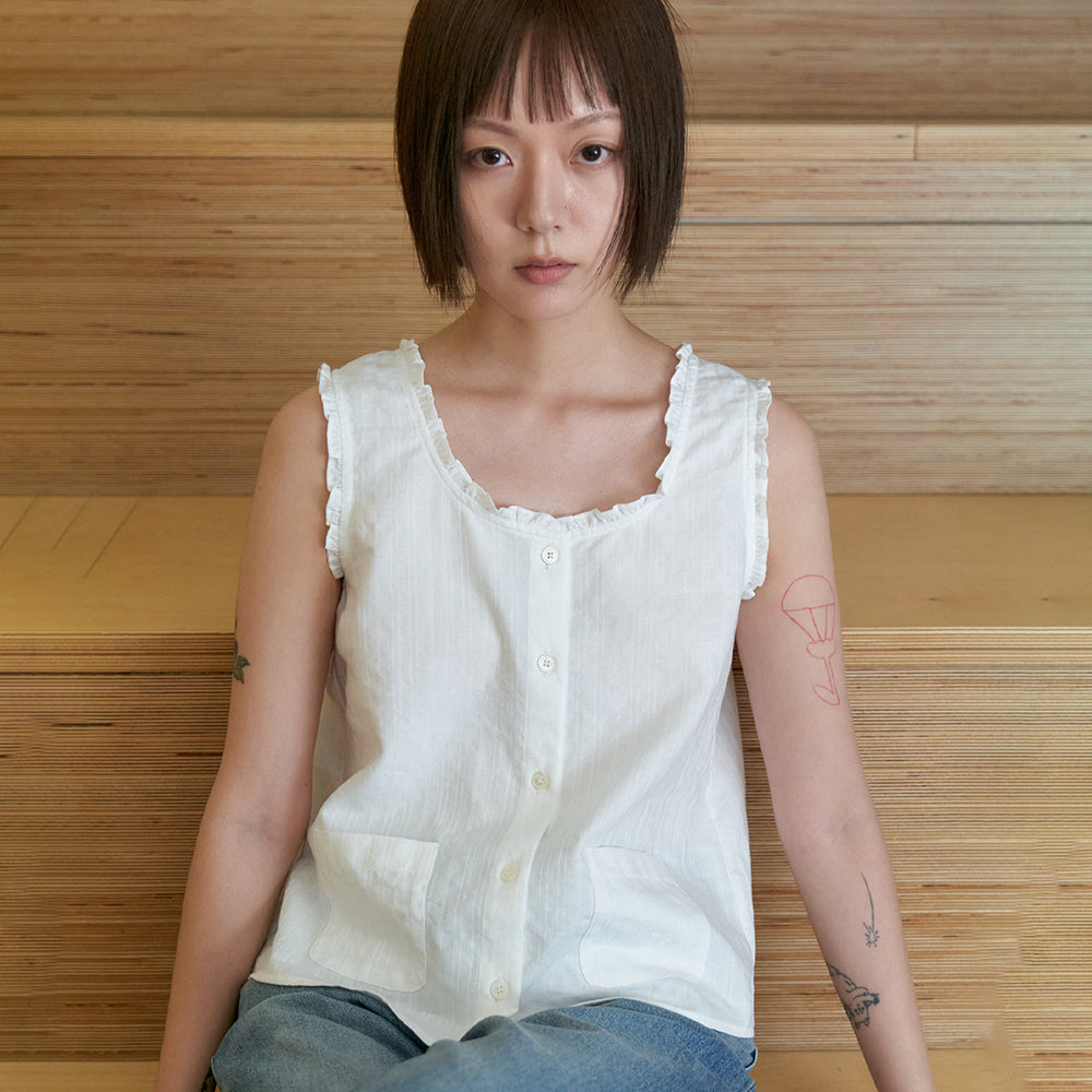 STEP AROUND Ruffle pocket crop blouse_WHITE