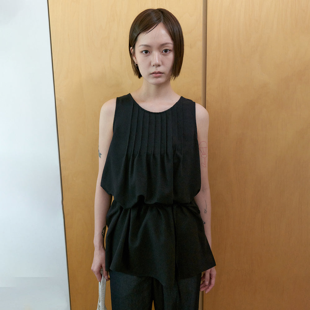 STEP AROUND Tucked strap tunic blouse_BLACK
