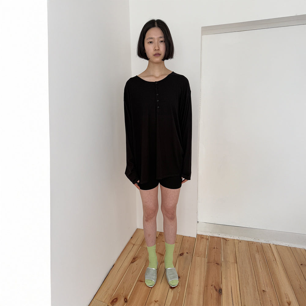 NOTHINGEVERYTHING SUMMER HENLEY TEE IN BLACK