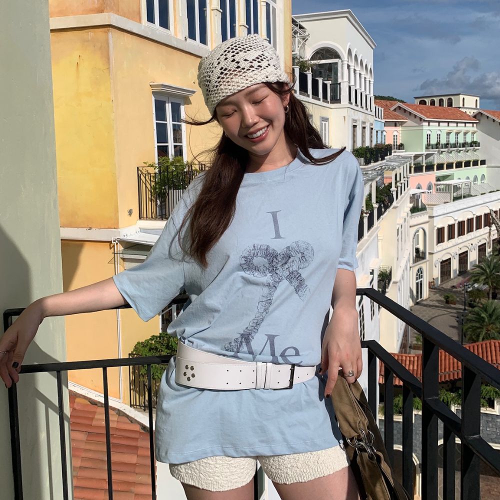 LUCKY CHOUETTE Chouetties by LUCKY CHOUETTE_Graphic Semi Over Fit Half Sleeve T-shirt (light blue)_LATAX25600BUL