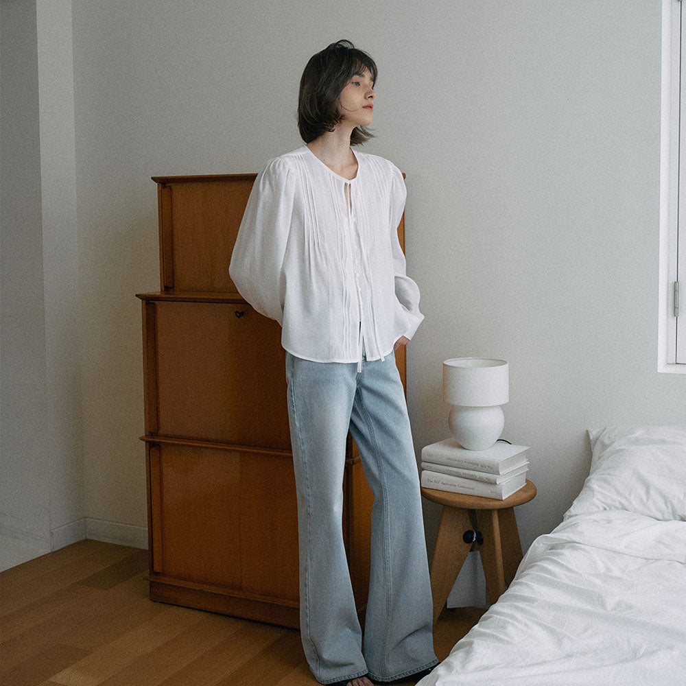 LAMEREI [3rd Reorder]Pintuck Tie Blouse[LMBFSP25SH5304]-Off-White