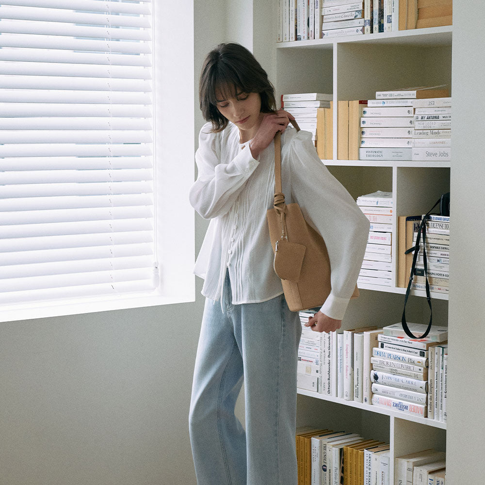LAMEREI [3rd Reorder]Pintuck Tie Blouse[LMBFSP25SH5304]-Off-White