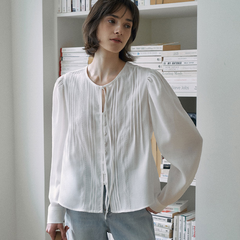LAMEREI [3rd Reorder]Pintuck Tie Blouse[LMBFSP25SH5304]-Off-White