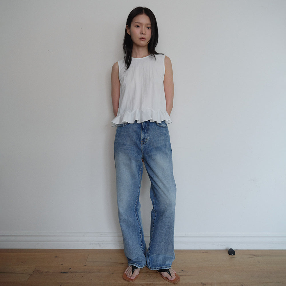 AREYOU SEOUL RUFFLE SLEEVELESS BLOUSE, WHITE