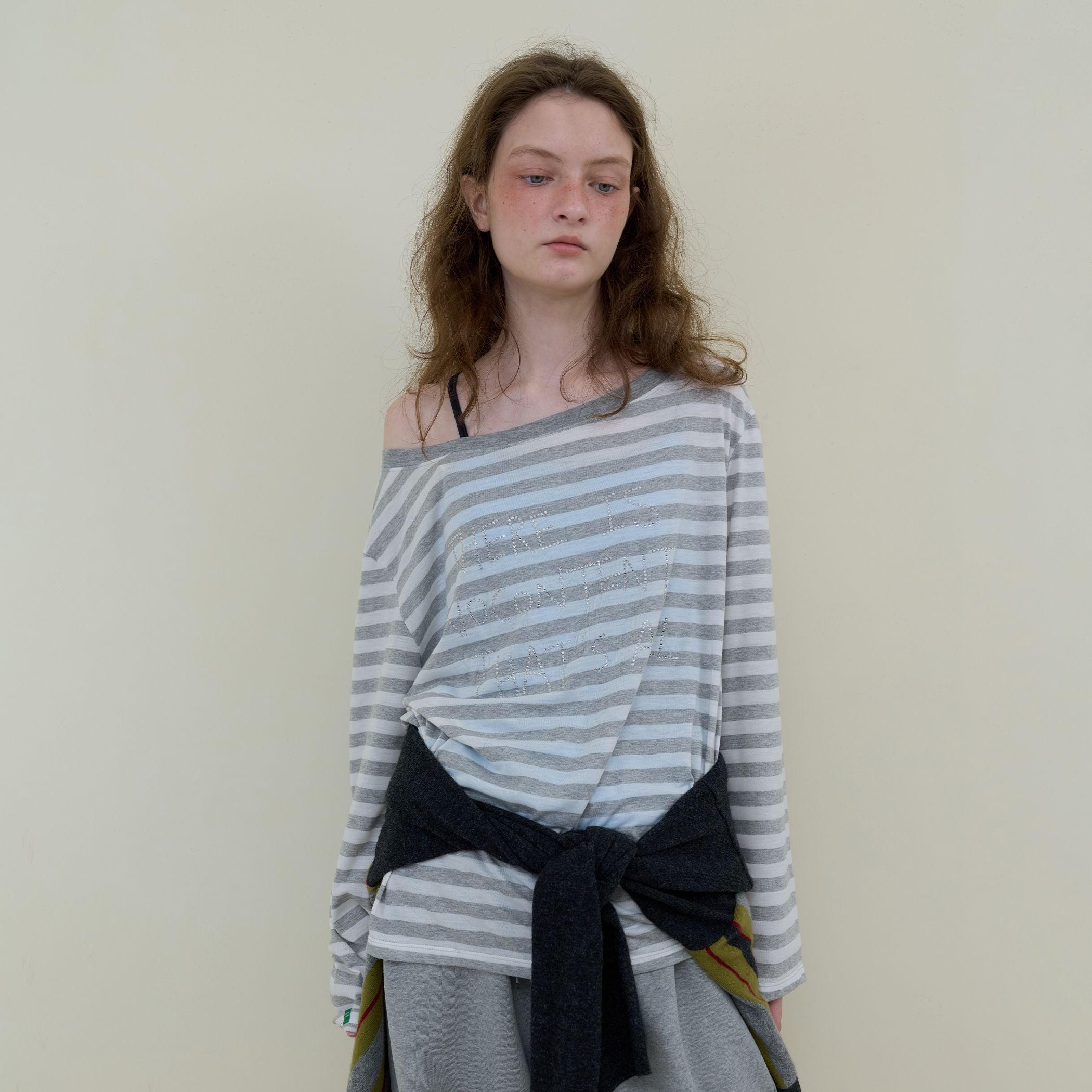 NOCONTENT 230. Off Shoulder Stripe T _ Melange Grey