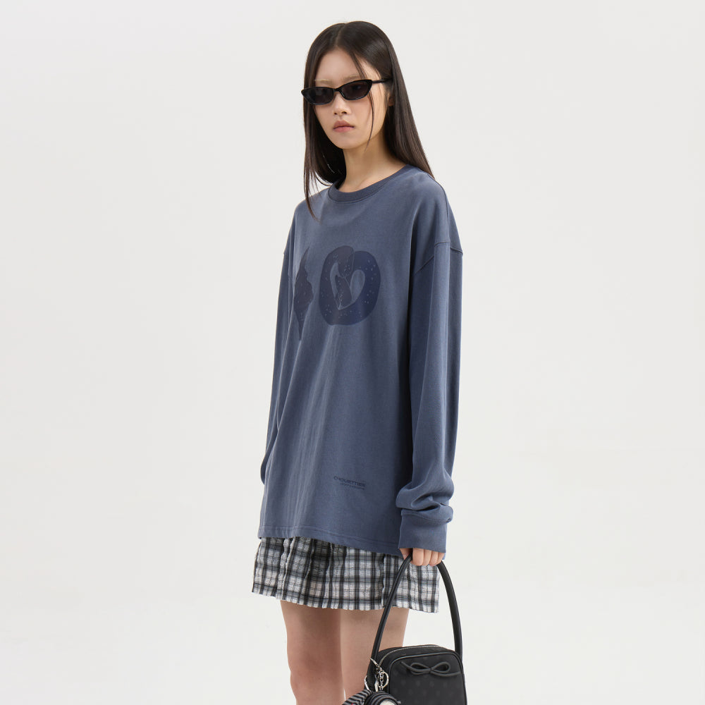 LUCKY CHOUETTE Chouetties by LUCKY CHOUETTE Graphic Loose Fit Pigment Long Sleeve T-shirt (dark blue) LATAX25250BUD