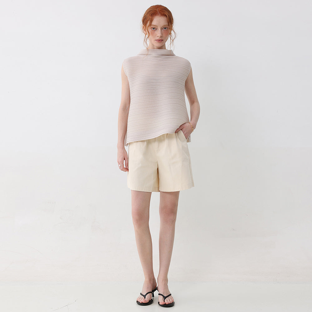 PLEATSMOOD Shoa half-neck sleeveless pleated blouse_lightbeige