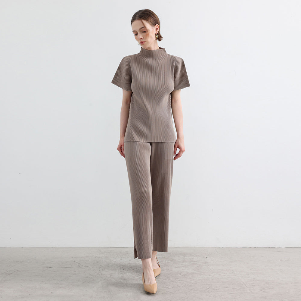 PLEATSMOOD Essential pleated half-neck top_beige