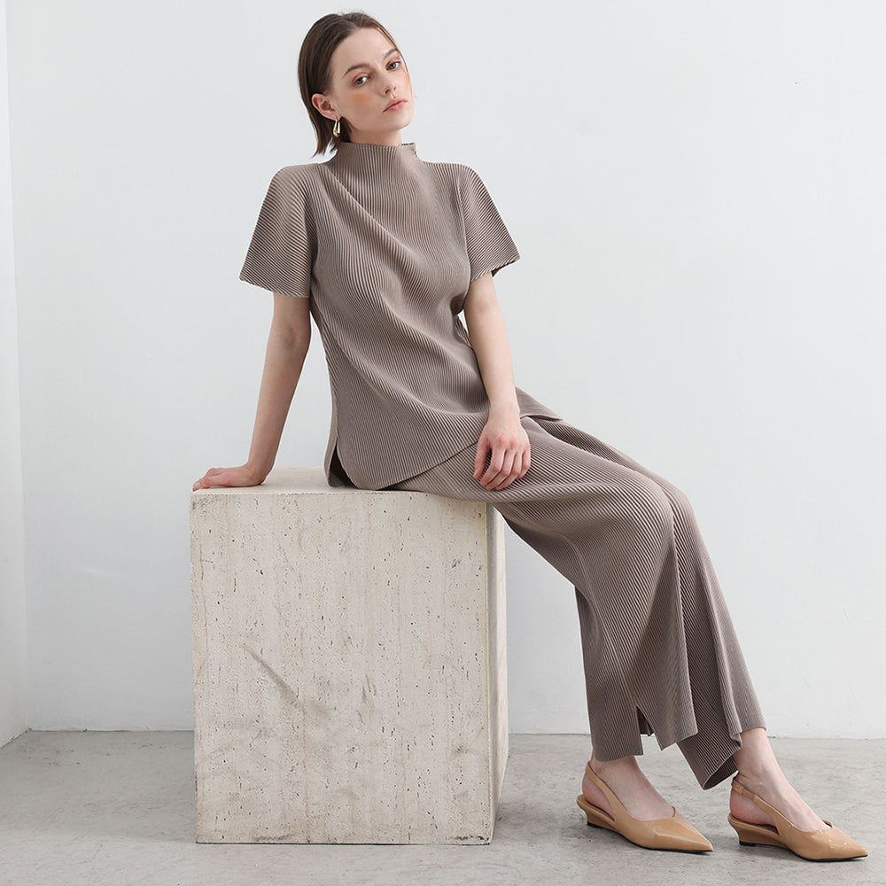 PLEATSMOOD Essential pleated half-neck top_beige