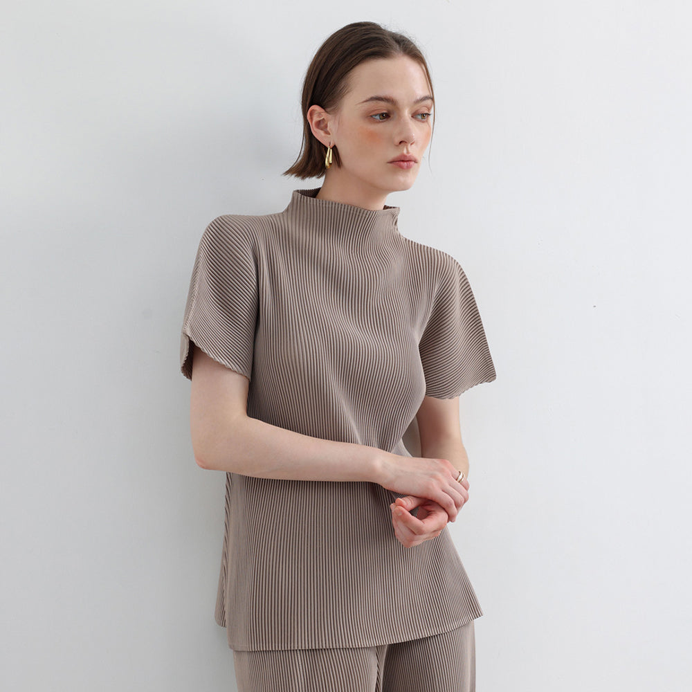 PLEATSMOOD Essential pleated half-neck top_beige