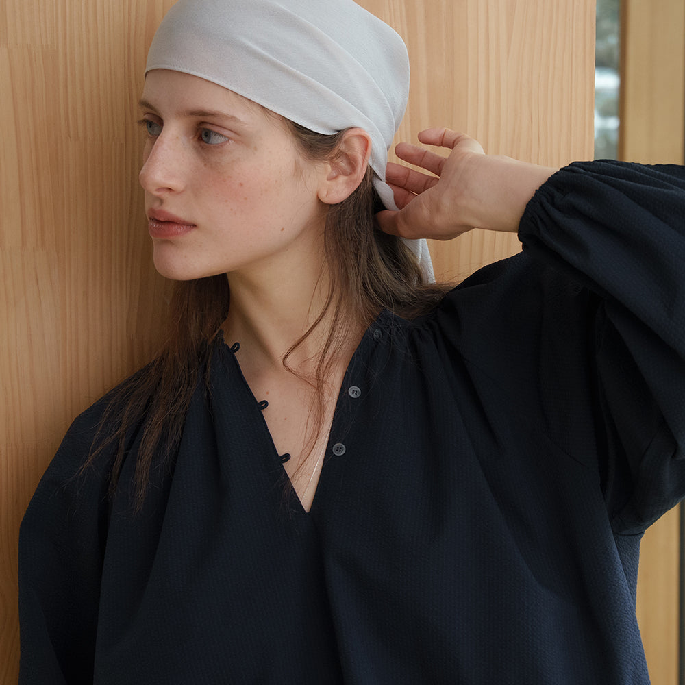 OVBEIGE [26SS] SEERSUCKER VOLUME BLOUSE_NAVY_OF1C2XBL02NYA