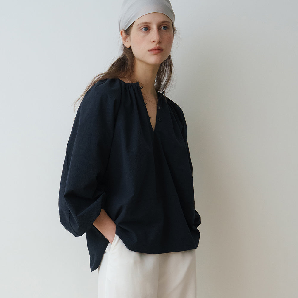 OVBEIGE [26SS] SEERSUCKER VOLUME BLOUSE_NAVY_OF1C2XBL02NYA