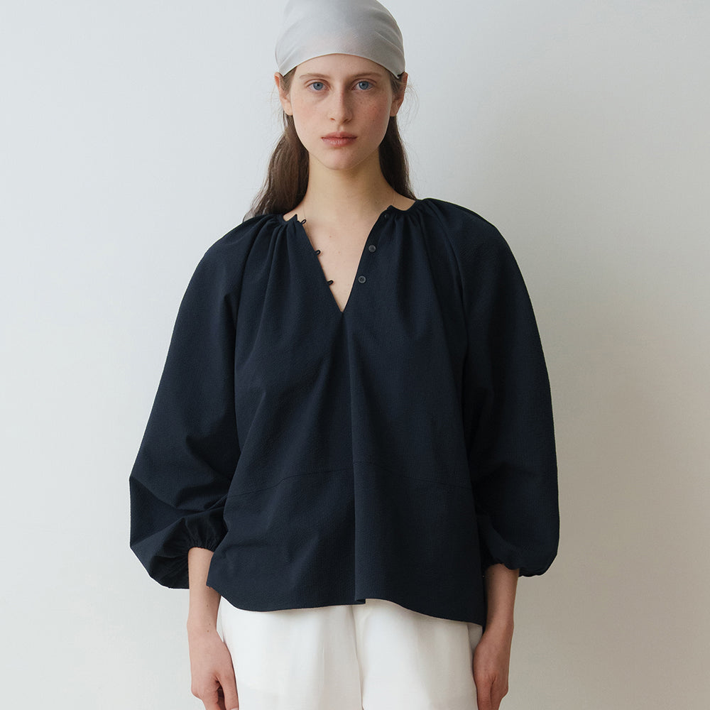 OVBEIGE [26SS] SEERSUCKER VOLUME BLOUSE_NAVY_OF1C2XBL02NYA