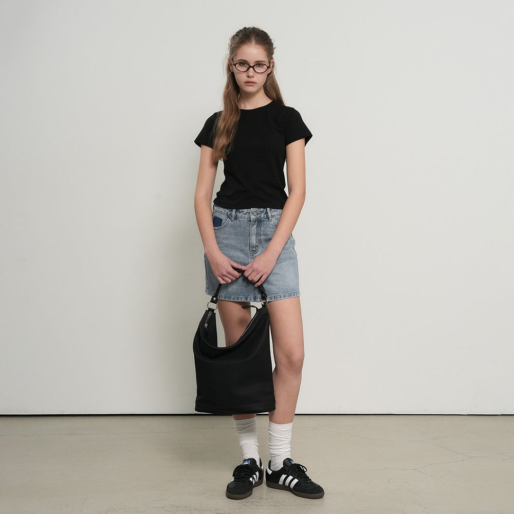 GENERAL IDEA WOMAN Soft Slim Fit T-Shirt [BLACK] / WBE3L01503