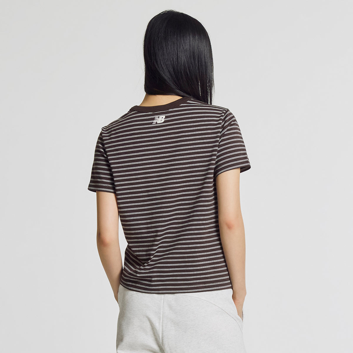 NEW BALANCE NBNEG2W422 / WOMEN Essential Basic Striped Short Sleeve T-Shirt (BROWN)