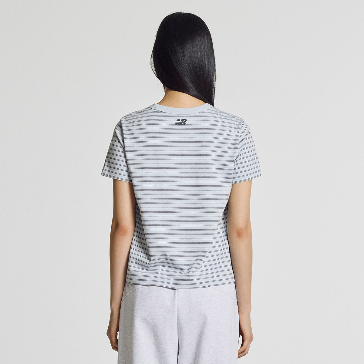 NEW BALANCE NBNEG2W422 / WOMEN Essential Basic Striped Short Sleeve T-Shirt (L/BLUE)