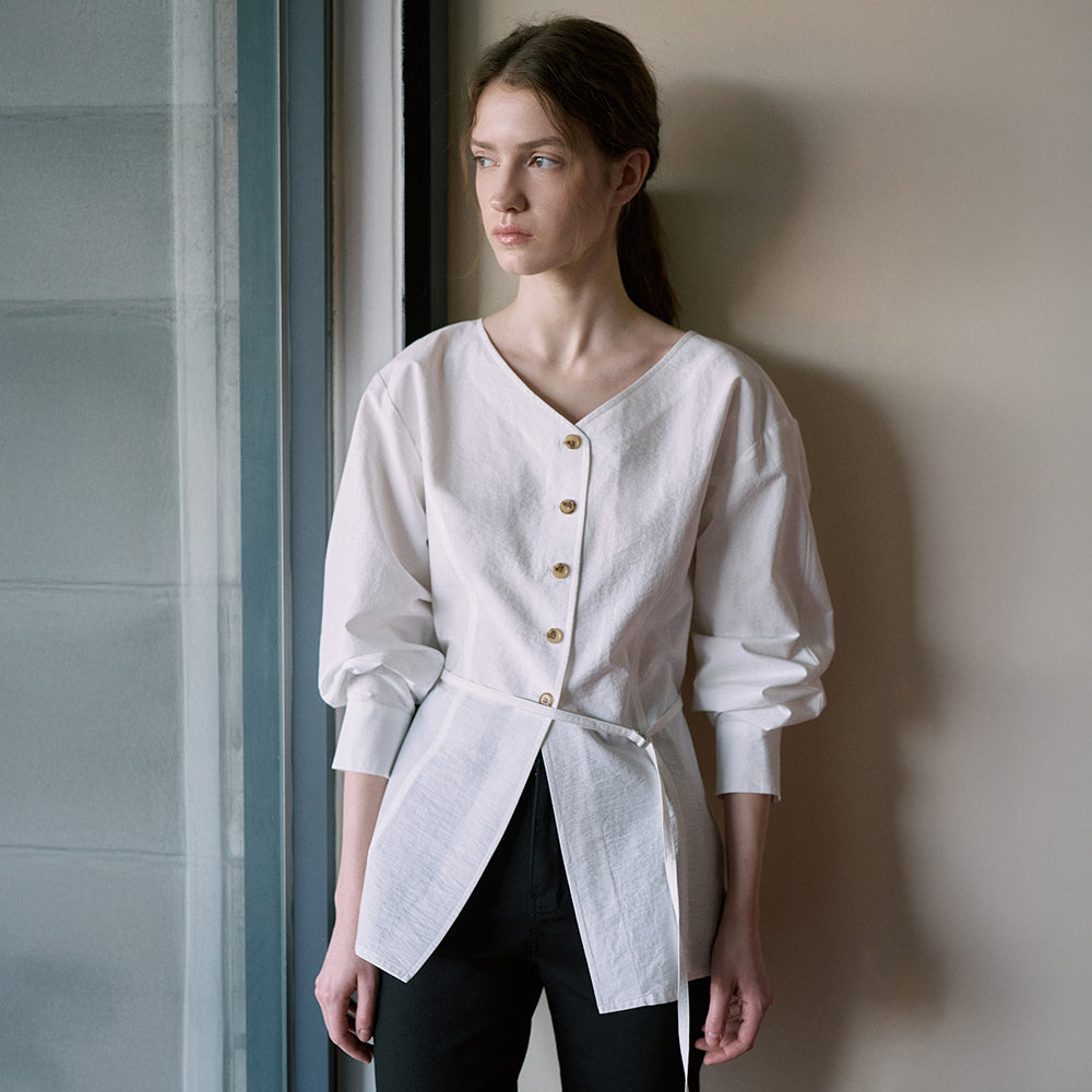 LAMEREI [6th reorder] Hourglass V-Neck Blouse[LMBFSPSH316]-2color