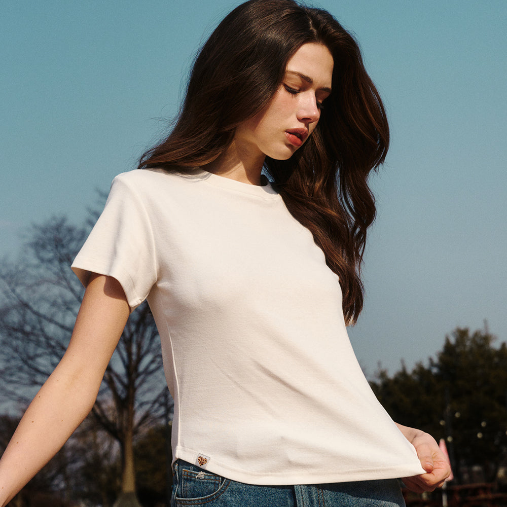 ERER [1st Reorder] Logo Label Short-sleeved T-shirt White