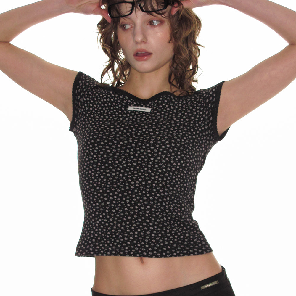 CRANK SCALLOPED FLORAL EYELET TOP_BLACK