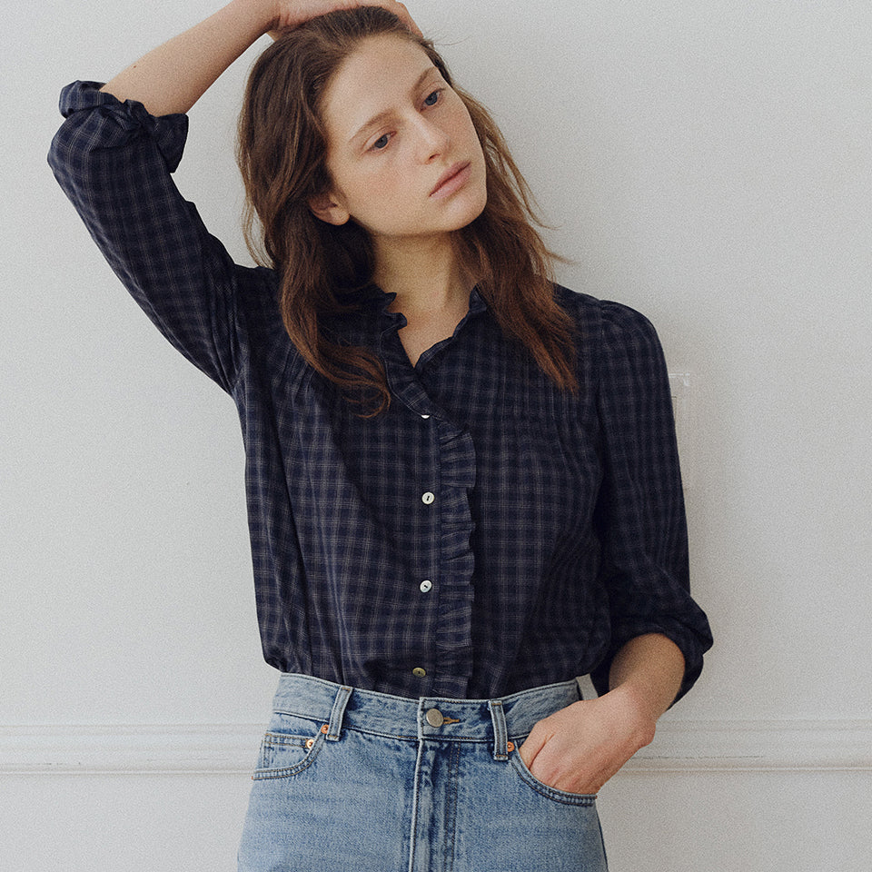 BLANK03 check pin-tuck blouse (navy)