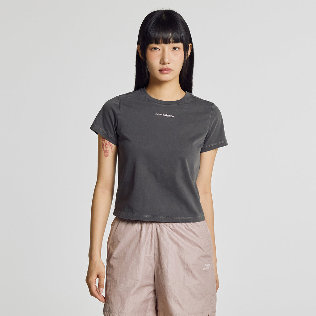 NEW BALANCE NBNEG2W412 / WOMEN Essential JoongAng Letter Short Sleeve T-Shirt (CHARCOAL)