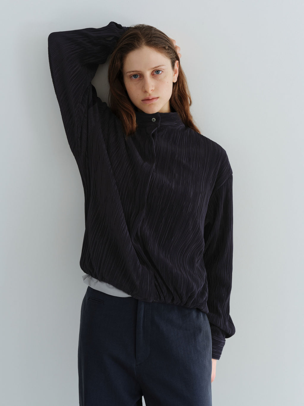 AUBOUR [2nd restock] pleats string blouse (navy)