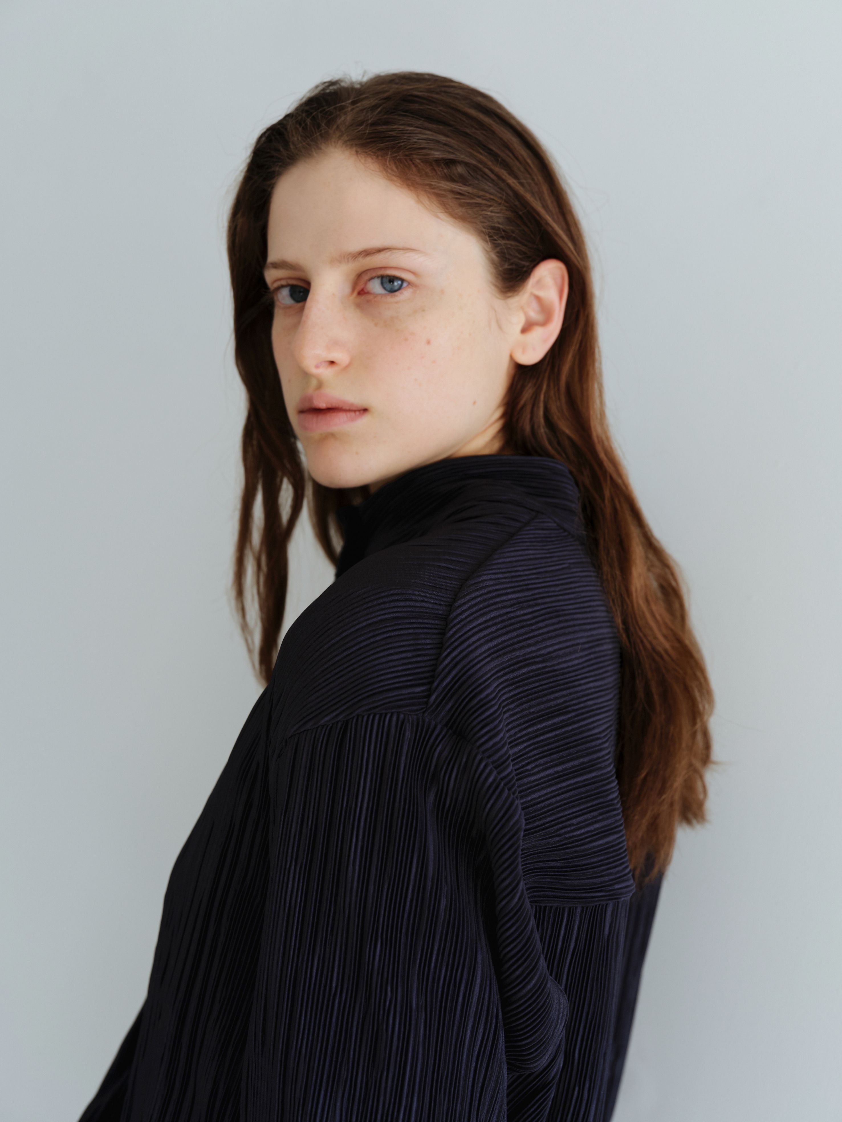 AUBOUR [2nd restock] pleats string blouse (navy)