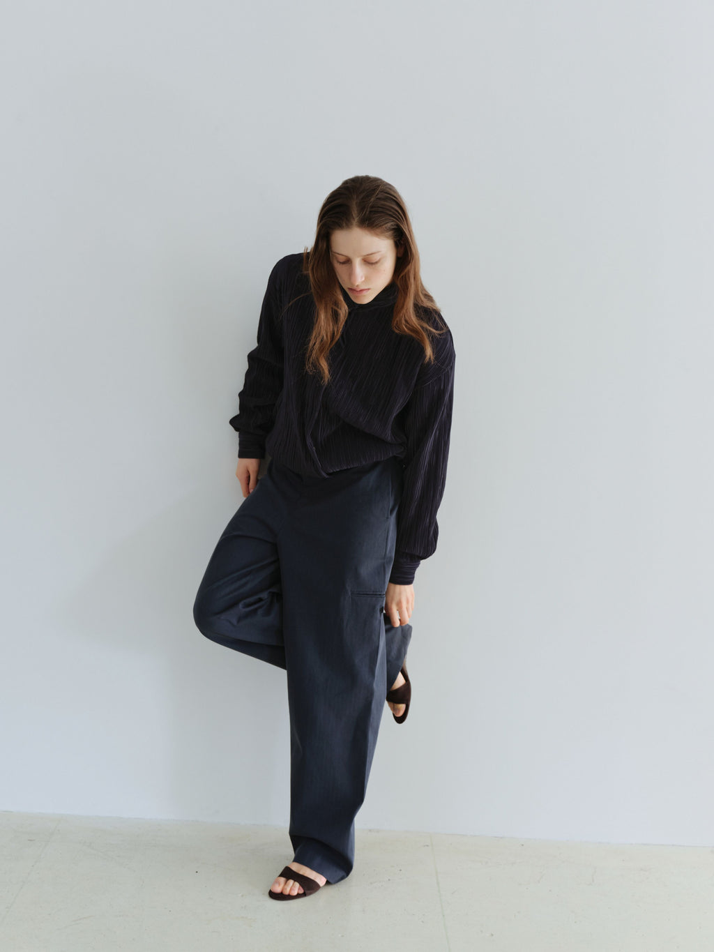 AUBOUR [2nd restock] pleats string blouse (navy)