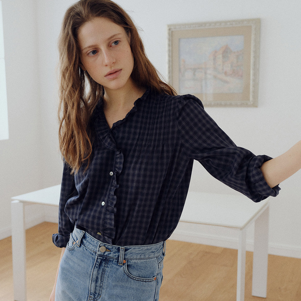 BLANK03 check pin-tuck blouse (navy)