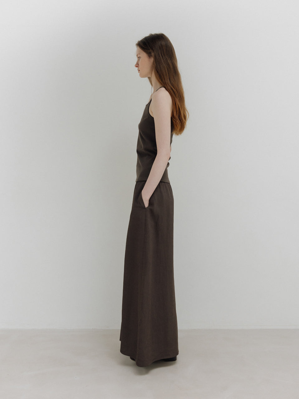 MOIA plain sleeveless (soil brown)