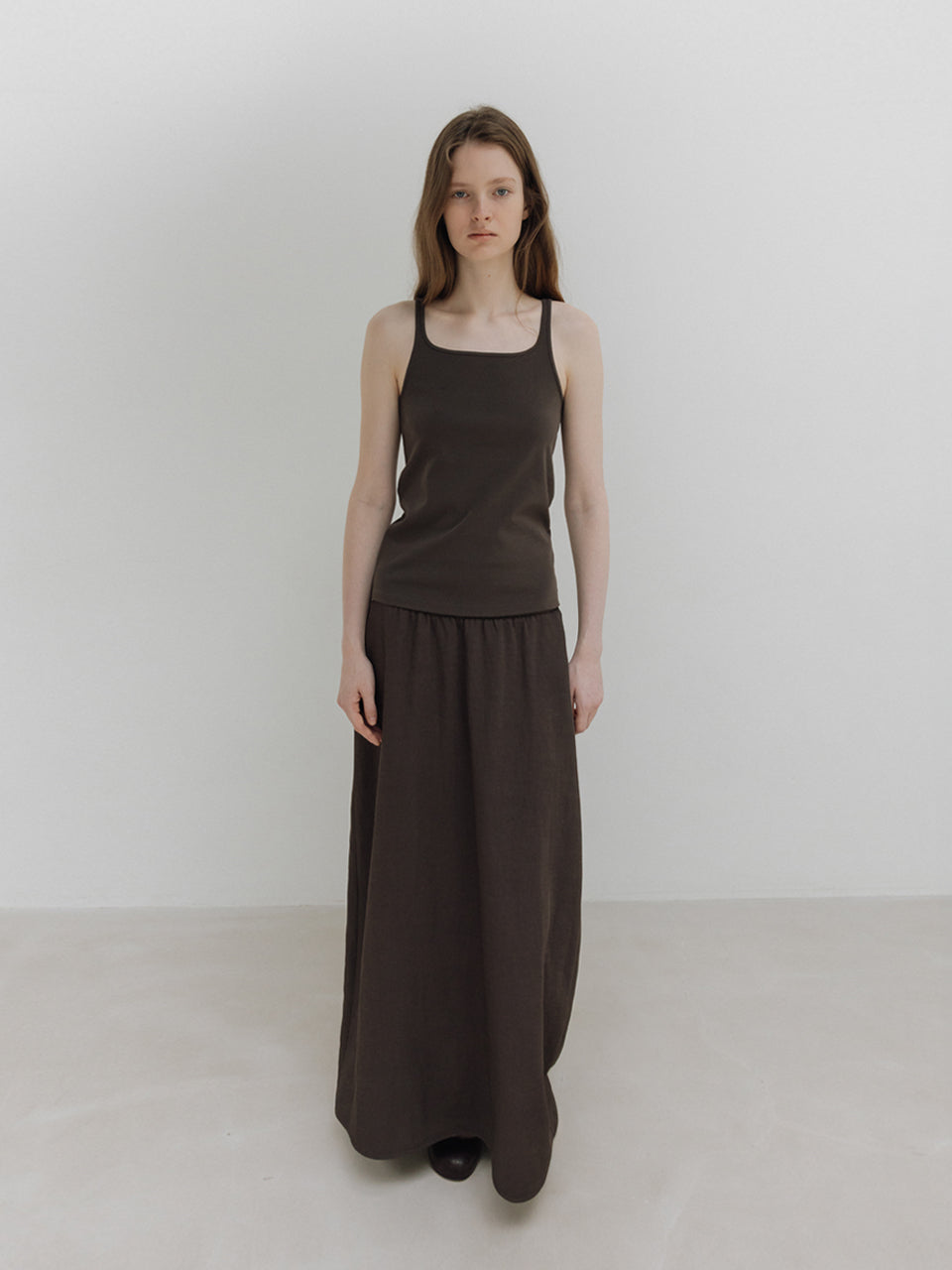 MOIA plain sleeveless (soil brown)