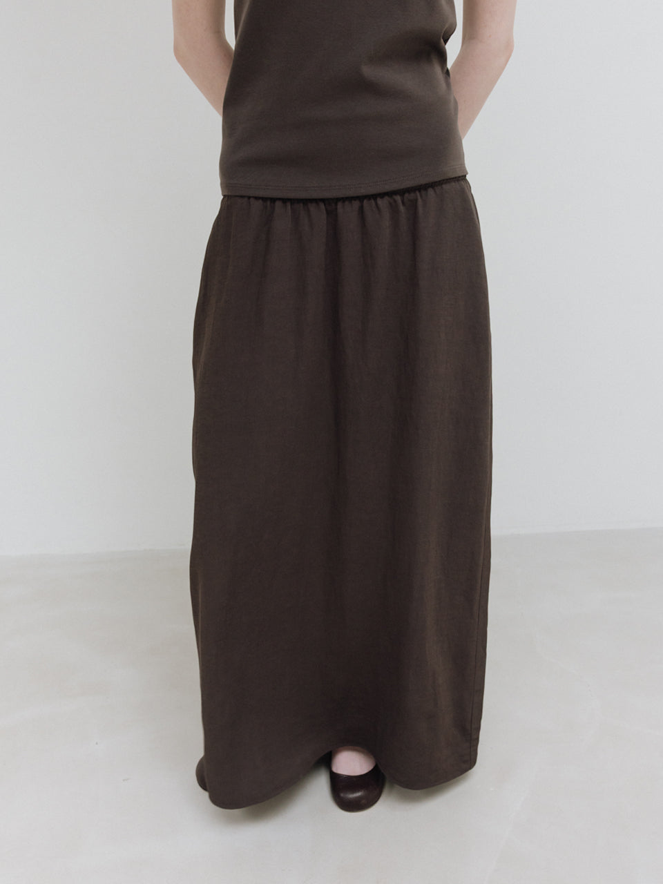 MOIA plain sleeveless (soil brown)