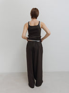 MOIA plain sleeveless (soil brown)