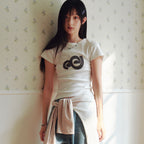 aeae APPLIQUE FLOWER LOGO TEE [WHITE]