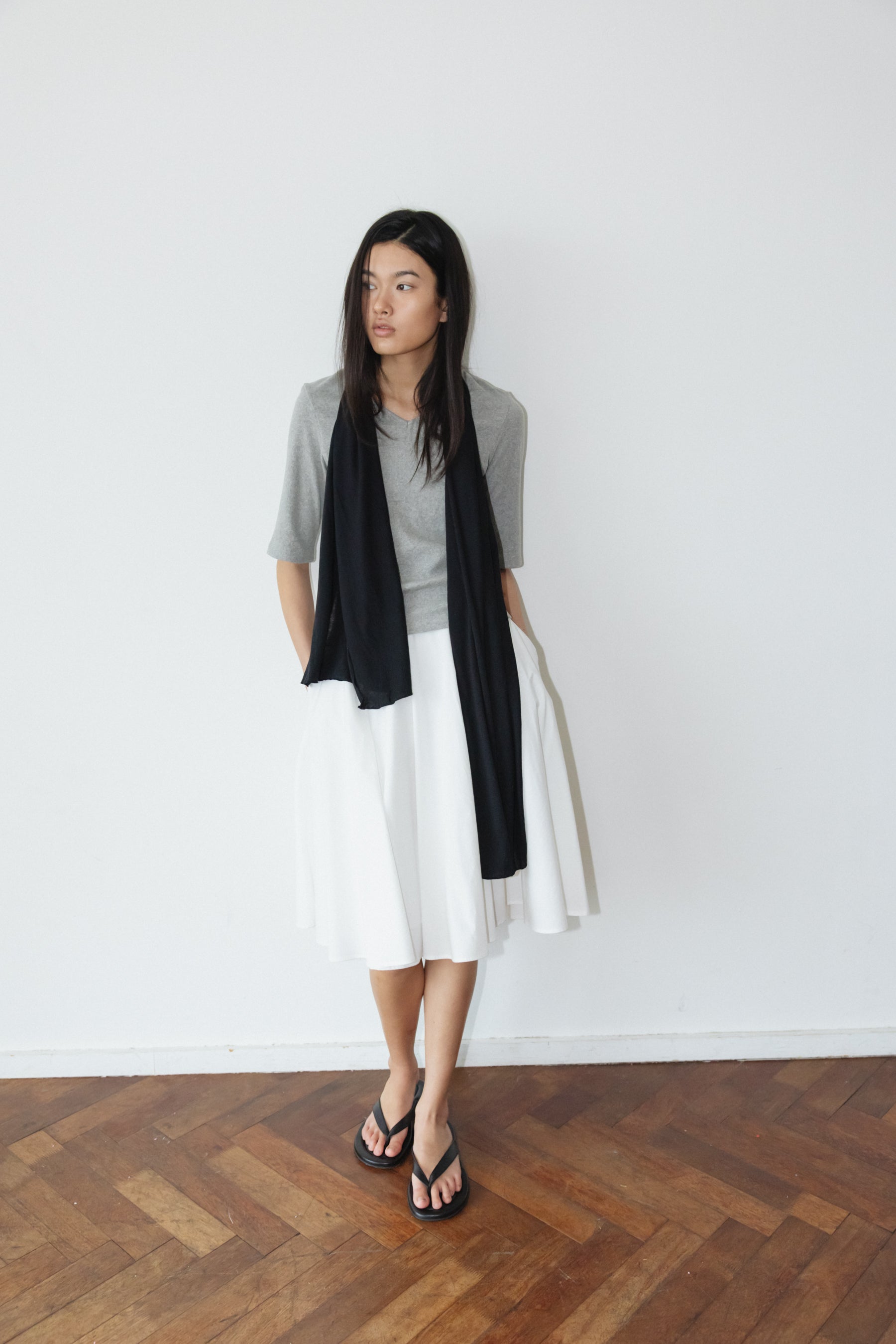 NCSSRY Essential V-Neck Top (Melange Grey)