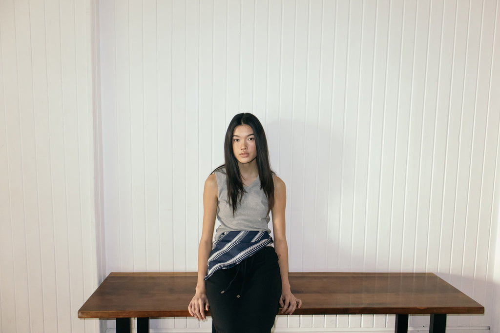 NCSSRY Essential V-Neck Sleeveless (Black)