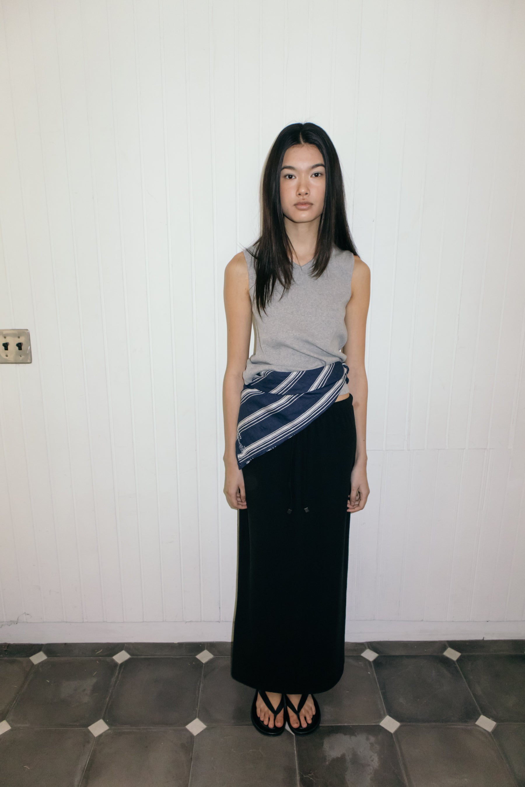 NCSSRY Essential V-Neck Sleeveless (Melange Grey)