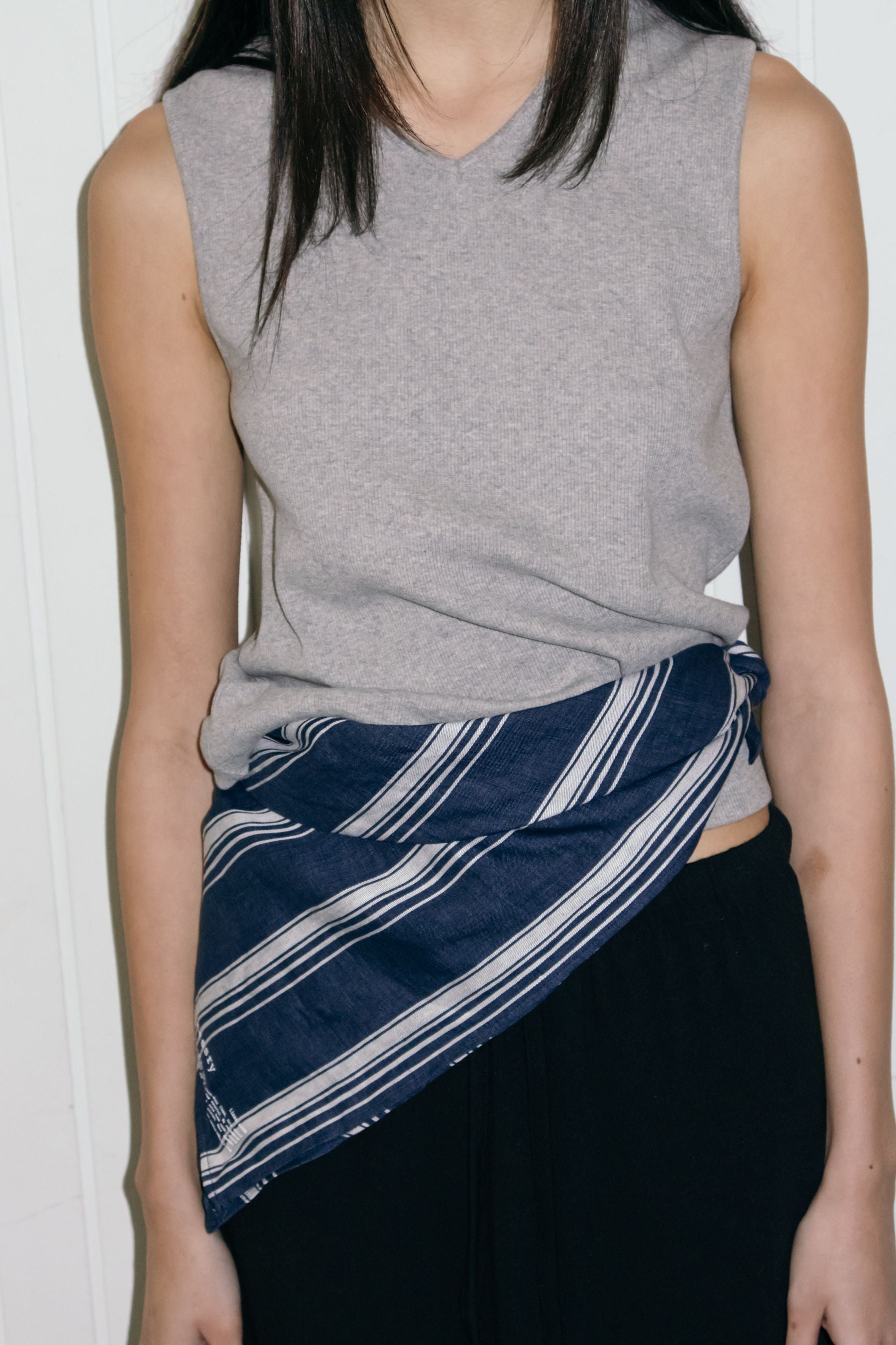 NCSSRY Essential V-Neck Sleeveless (Melange Grey)