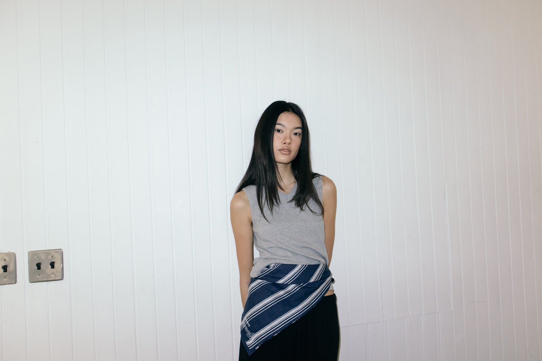 NCSSRY Essential V-Neck Sleeveless (Melange Grey)