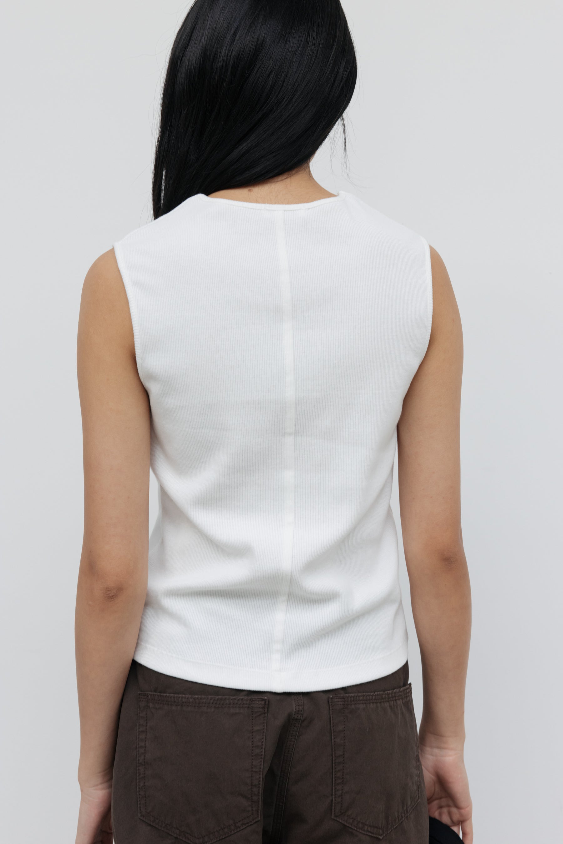 NCSSRY Essential V-Neck Sleeveless (White)