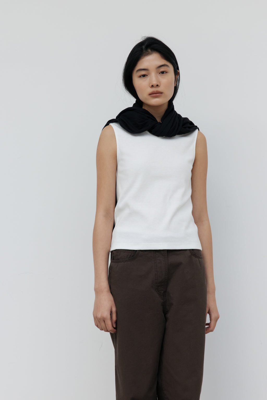 NCSSRY Essential V-Neck Sleeveless (White)