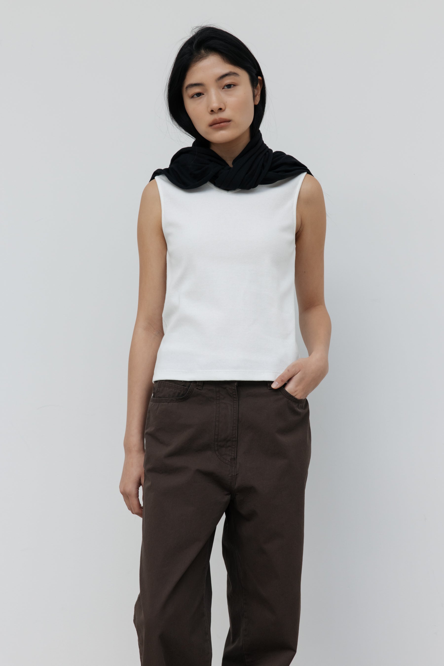 NCSSRY Essential V-Neck Sleeveless (White)