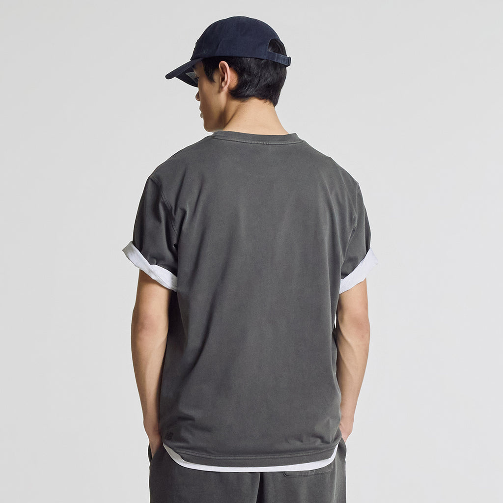 NEW BALANCE NBNEG21203 / UNI Essential Small Logo Short Sleeve T-Shirt (CHARCOAL)