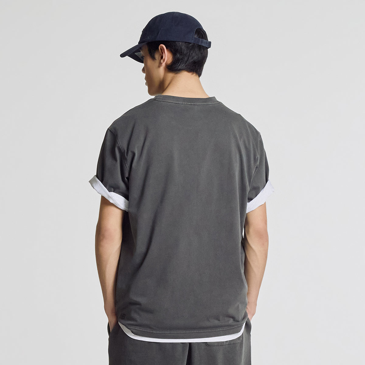 NEW BALANCE NBNEG21203 / UNI Essential Small Logo Short Sleeve T-Shirt (CHARCOAL)