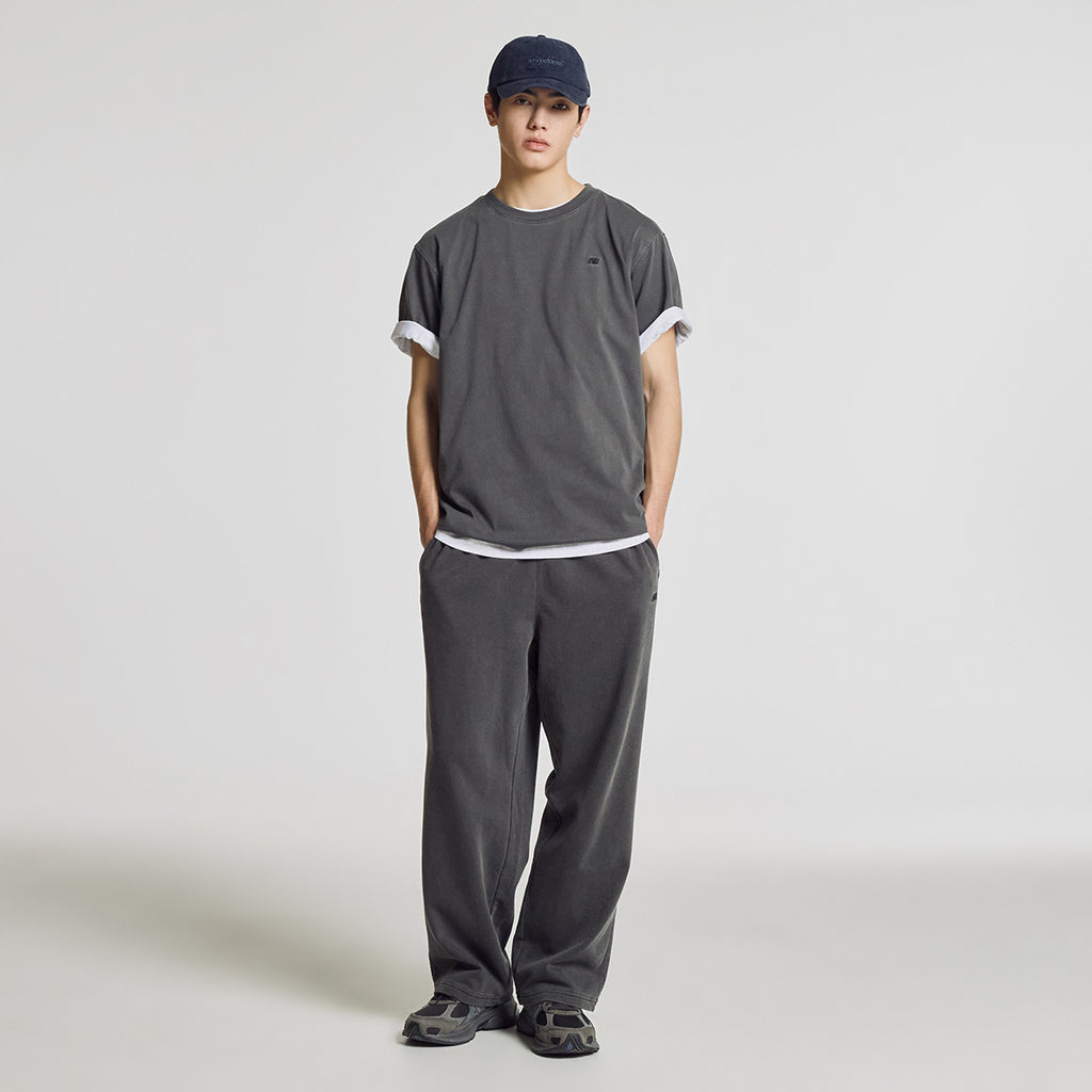 NEW BALANCE NBNEG21203 / UNI Essential Small Logo Short Sleeve T-Shirt (CHARCOAL)